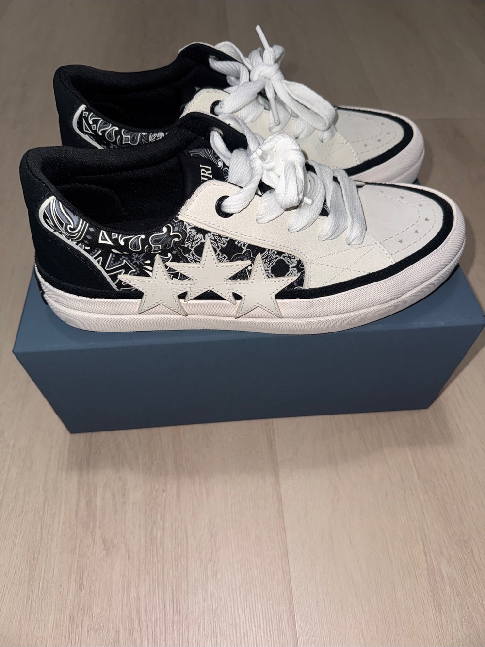 AMIRI Authentic Men’s Size US 11 White and Black Stars Bandana Low-Top Sneakers